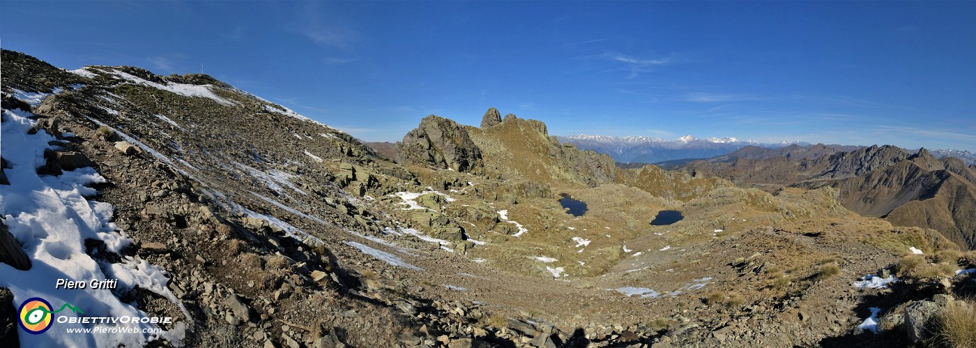 46  Cima Piazzotti  con un po' di neve...vista panoramica.jpg